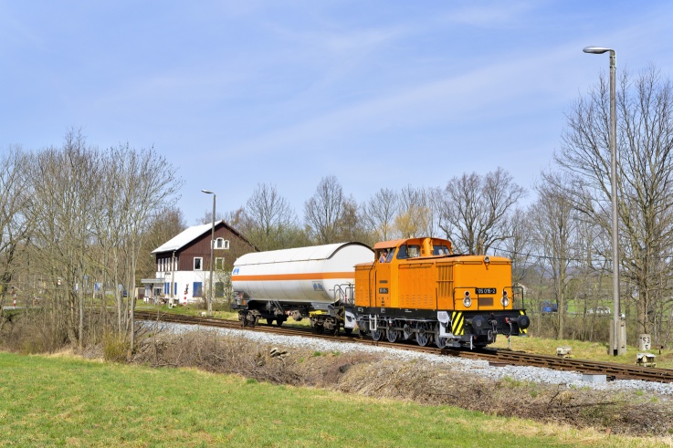 105 015-2 mit am 12.04.2022 mit Übergabe in Niedercunnersdorf