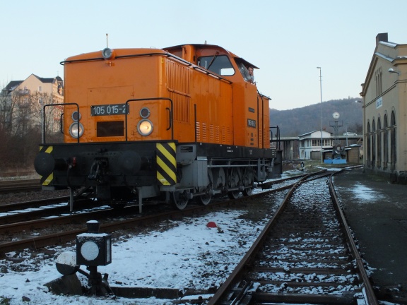 105 015 macht sich auf zum Sonderzug für das 25. Vereinsjubiläum.